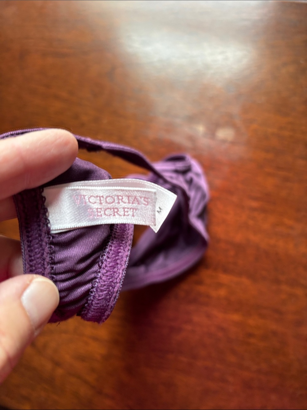Four M/6 thong panties - Victoria Secret, Delicates and B.Tempted. - Picture 8 of 8